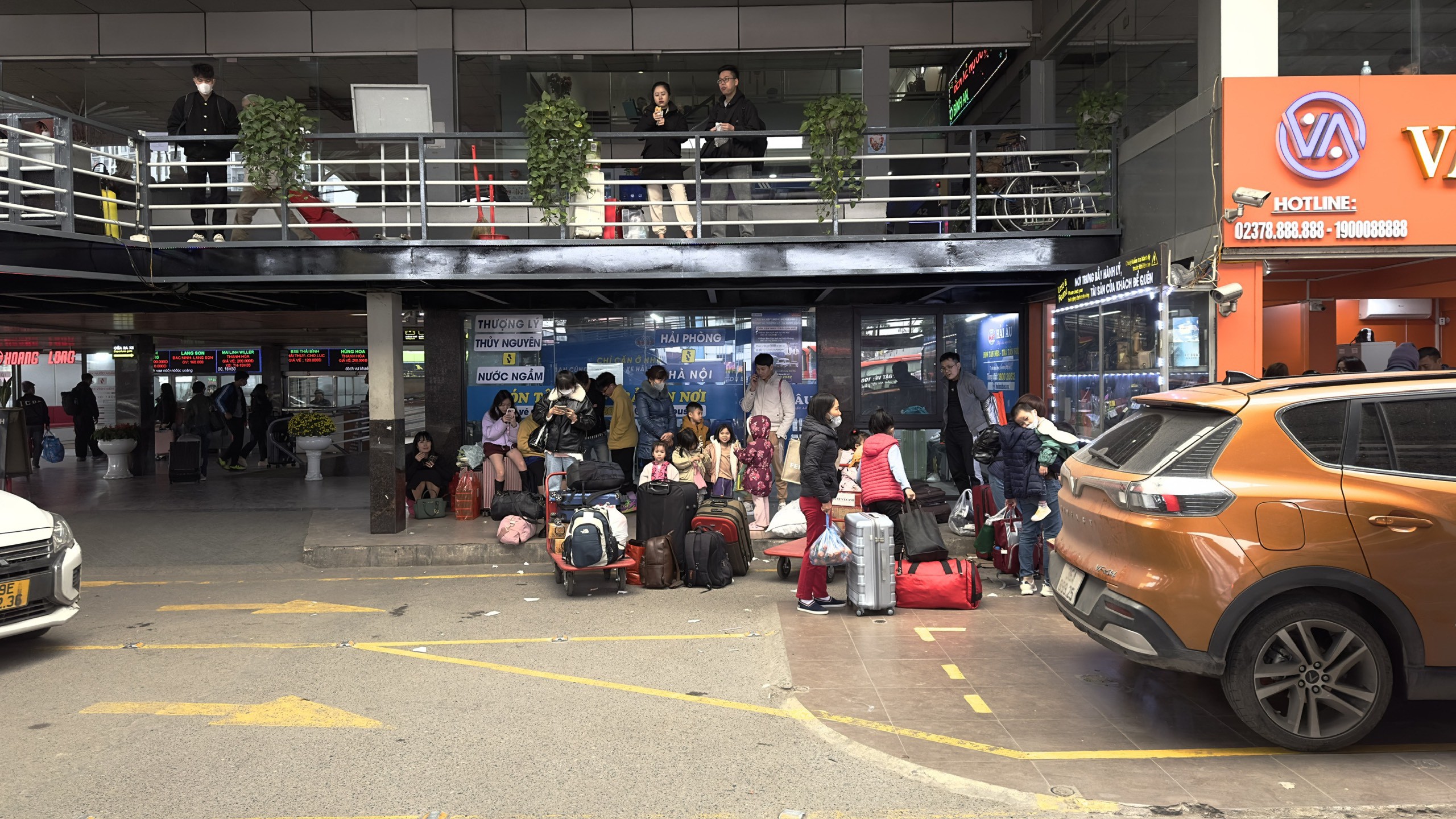 Nhiều nhà xe đón, trả khách tận nhà.