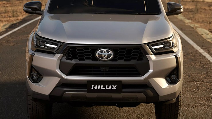 Ra mắt Toyota Hilux bản nâng cấp mới, giá dự kiến từ 423 triệu đồng - 2