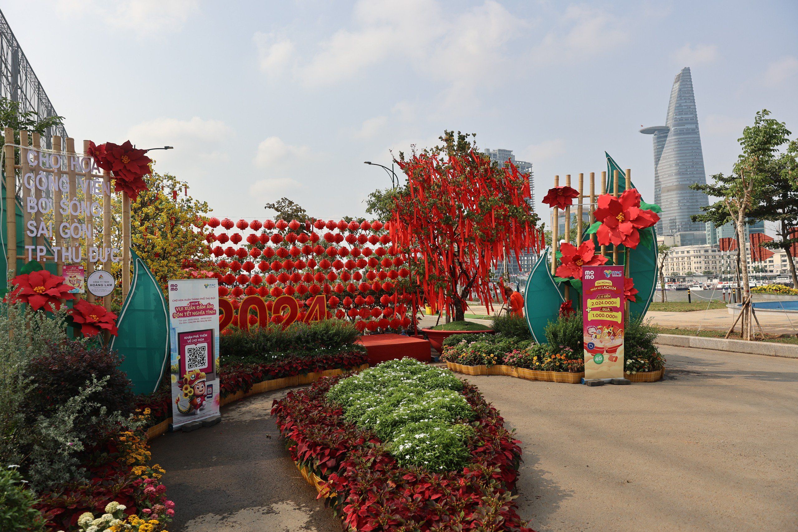 Công viên được trang trí thêm một số số tiểu cảnh mới, vườn hoa…để người dân, du khách có thêm điểm tham quan, chụp hình “sống ảo”.