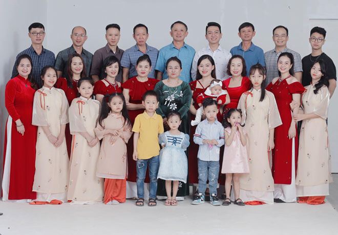 Bố mẹ Linh sinh được 6 người con gái, 4 con trai
