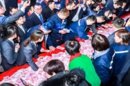 Kinh doanh - Công ty trải 34 tỷ đồng tiền thưởng nhân viên đếm, có người "ôm" hơn 300 triệu về nhà