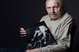 Thể thao - Nóng nhất thể thao tối 8/2: Nhà vô địch Olympic 100 tuổi rước đuốc tại Paris 2024