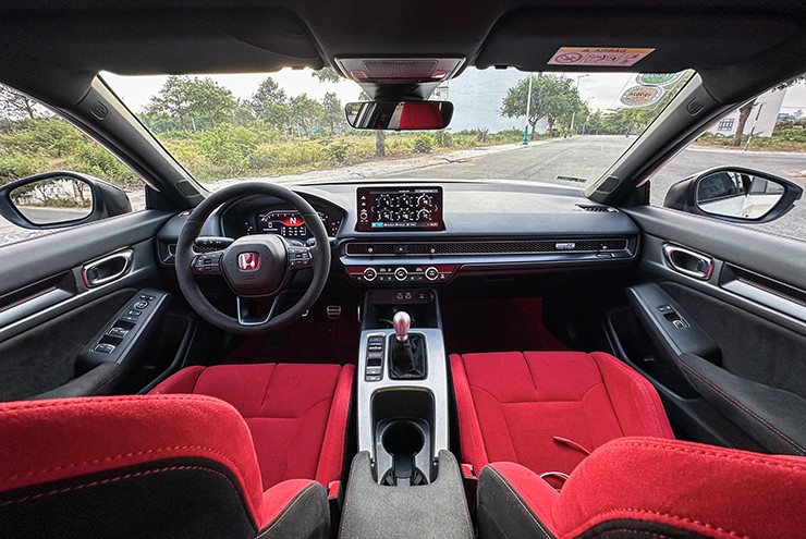 Chi tiết mẫu xe hiệu suất cao Honda Civic Type R tại Việt Nam, giá bán gần 2,4 tỷ đồng