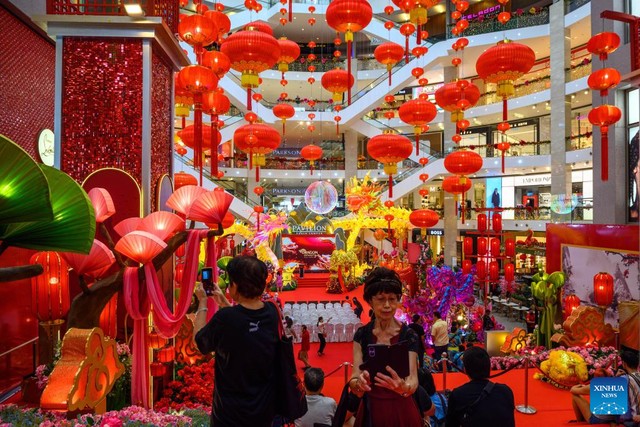 Năm rồng ngấp nghé, châu Á tất bật chờ đón Tết - 2