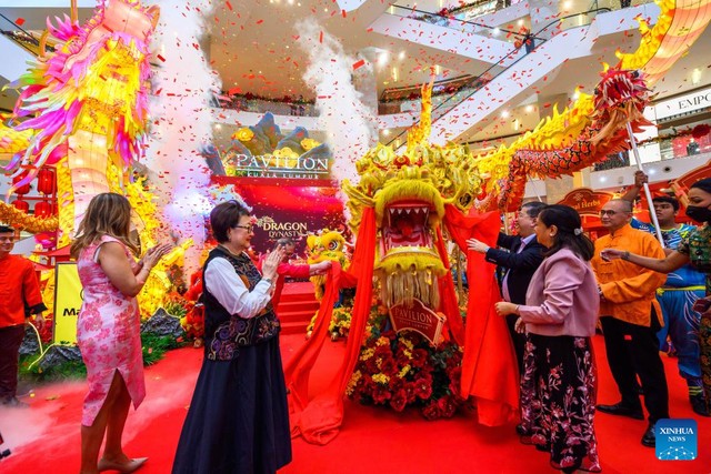 Năm rồng ngấp nghé, châu Á tất bật chờ đón Tết - 4