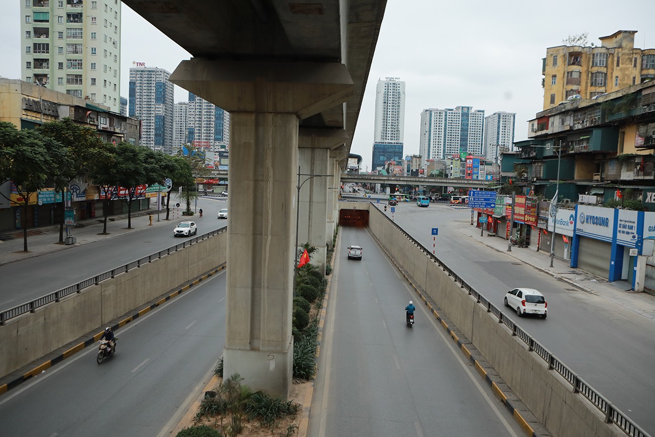 Không còn cảnh ùn tắc tại nút giao 4 tầng ngã tư Nguyễn Trãi – Khuất Duy Tiến – Nguyễn Xiển trong sáng 30 Tết.