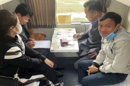 Tin tức trong ngày - Vui mừng nhận lại chiếc ví bỏ quên trên chuyến tàu Tết cuối năm