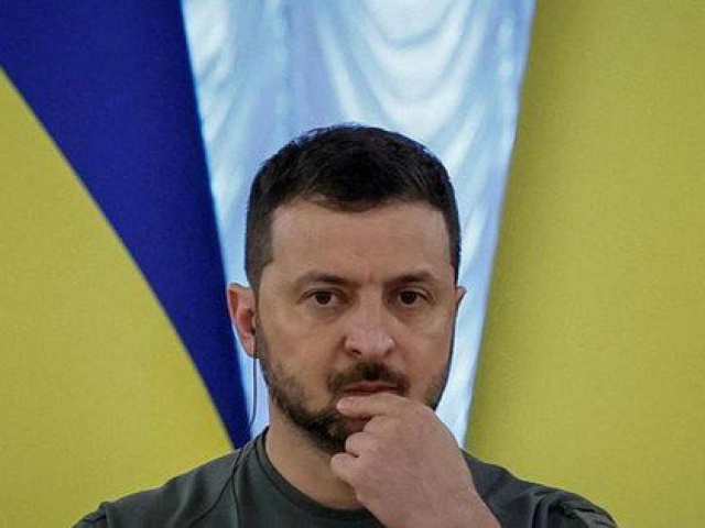 Thế giới - Tổng thống Ukraine tiếp tục “thay máu” dàn lãnh đạo quân đội