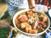 Ẩm thực - Vì sao người Hà Nội đổ xô lên phố cổ ăn bún riêu đầu năm?