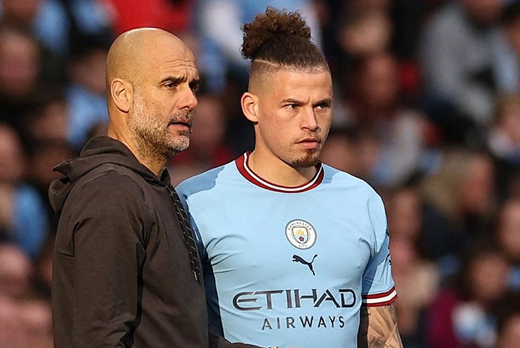 Pep Guardiola và Kalvin Phillips