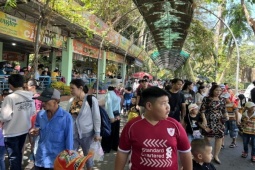 Thảo Cầm Viên đông nghịt ngày mùng 2 Tết