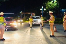 Tin tức trong ngày - Uống rượu bia rồi chở vợ con đi chúc Tết, tài xế bị phạt 35 triệu đồng