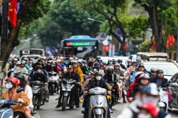 Tin tức trong ngày - Mùng 2 Tết, Hà Nội tắc từ trong ra ngoài