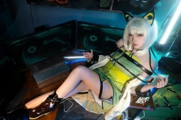 Công nghệ thông tin - Màn cosplay đẹp “cuốn mắt” của cô nàng Kal’tsit trong game Arknights