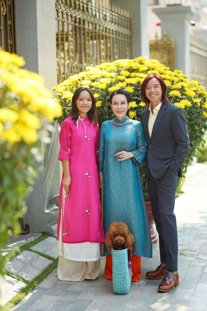 Vợ chồng Việt Hương đón Tết trong biệt thự 240 tỷ đồng - 9