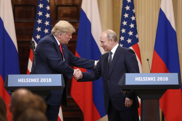 Tổng thống Mỹ Donald Trump (lúc còn đương nhiệm) với người đồng cấp Nga Vladimir Putin tại Hội nghị thượng đỉnh Mỹ-Nga năm 2018 tại Helsinki, Phần Lan. Ảnh: GETTY IMAGES