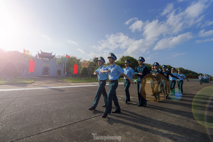 Duyệt binh trên đảo Trường Sa - 9