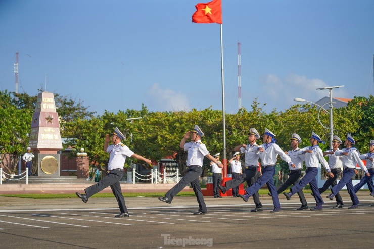 Duyệt binh trên đảo Trường Sa - 7