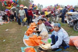 Tin tức trong ngày - Những phiên chợ độc, lạ ngày Xuân