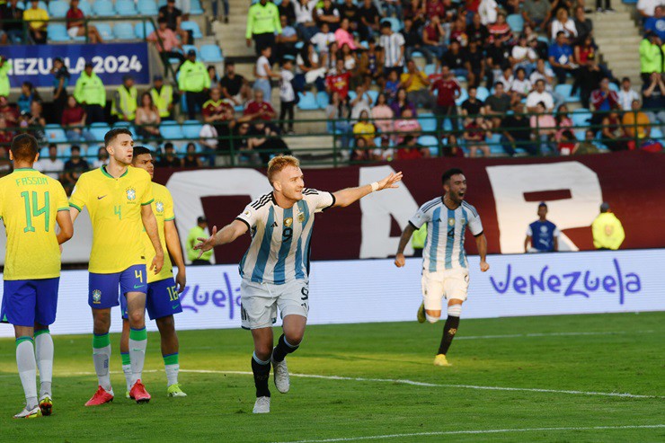 Gondou ghi bàn duy nhất giúp Argentina đánh bại Brazil