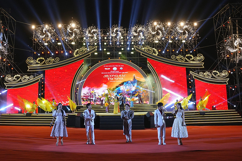 Đêm khai mạc Hội xuân núi Bà Đen 2024. Ảnh: Sun World Ba Den Mountain