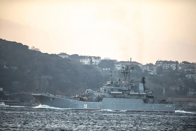 Ukraine tuyên bố đánh chìm tàu đổ bộ Caesar Kunikov của Nga bằng xuồng không người lái sáng 14-2. Ảnh: Anadolu Agency