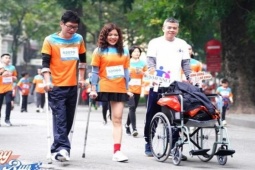 Tin tức trong ngày - Nữ bác sĩ "đứng một chân lâu nhất Việt Nam"