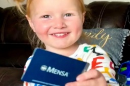 Bạn trẻ - Cuộc sống - Cuộc sống của cô bé "thông minh nhất thế giới" từ khi mới 2 tuổi hiện ra sao?