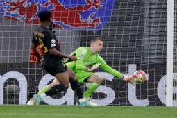 Bóng đá - Real Madrid lép vế trước đối thủ Đức, vẫn thắng nhờ "người nhện" xuất thần