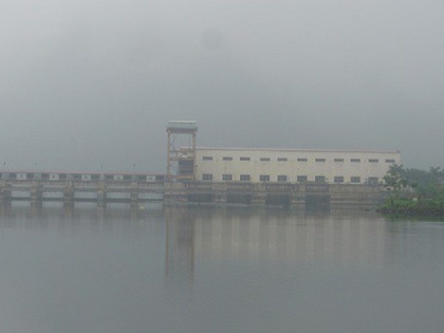 Tin tức trong ngày - Chèo thuyền ra sông chụp ảnh ngày Tết, 2 vợ chồng chết đuối