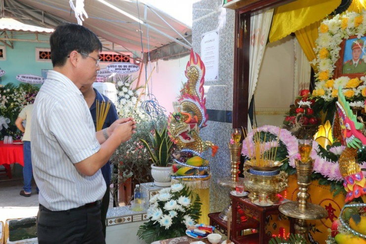 Ông Nguyễn Hồng Hải, Phó Chủ tịch UBND tỉnh Bình Thuận vô cùng thương tiếc chia buồn cùng gia đình Trung úy Cảnh sát cơ động gặp nạn.