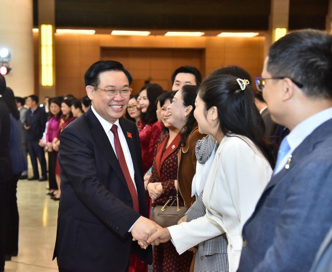 Chủ tịch Quốc hội Vương Đình Huệ và các đại biểu. Ảnh: Quang Khánh.