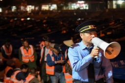 Tin tức trong ngày - Khai hội Chùa Hương: Vắng vẻ bất ngờ, lái đò ngóng khách