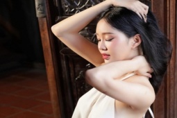 Thời trang - "Thần tiên tỷ tỷ bản Việt" khoe thềm lưng ong nõn nà, mặc áo yếm quyến rũ đầu xuân
