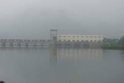 Tin tức trong ngày - Tin tức 24h qua: Đi thuyền ra hồ chụp ảnh, 2 vợ chồng gặp nạn tử vong