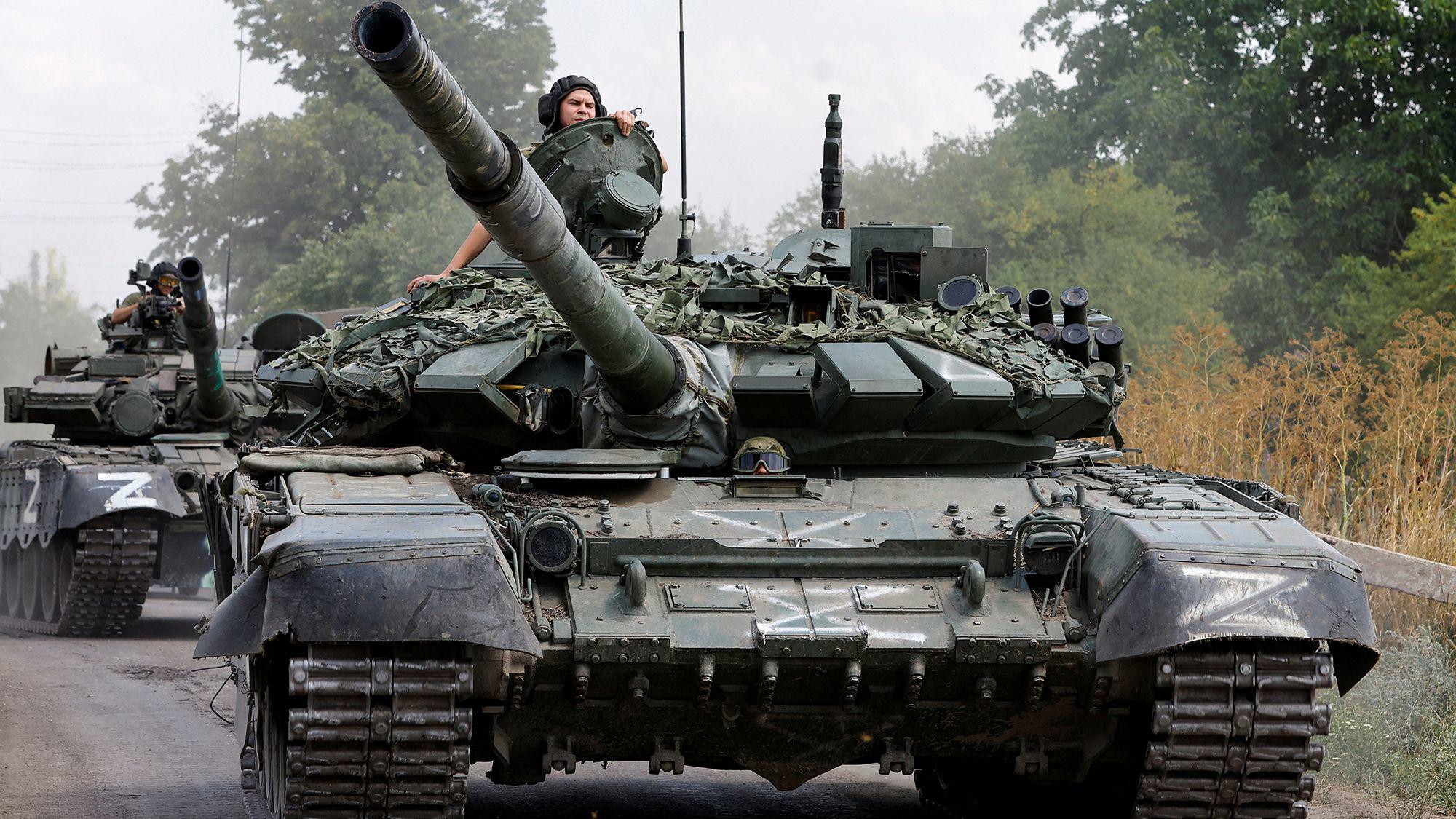 Xe tăng Nga di chuyển ở vùng Donetsk năm 2022.