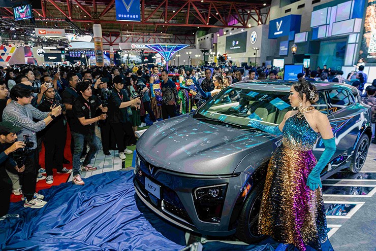 VinFast giới thiệu loạt xe điện tay lái nghịch tại Indonesia - 3