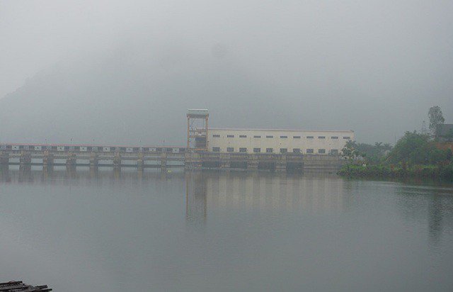 Lòng hồ thủy điện Bá Thước 2 trên sông Mã đoạn qua xã Điền Lư, huyện Bá Thước - nơi xảy ra vụ lật thuyền khiến 2 vợ chồng chết đuối