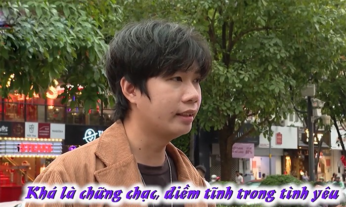 Cô gái xinh đẹp dạo phố Nguyễn Huệ tìm được chàng kiểm toán viên điển trai - 3