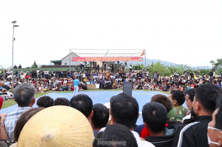 Từ mùng 3 đến mùng 9 Tết Nguyên đán Giáp Thìn, hội vật xã Nam Nghĩa (huyện Nam Đàn, Nghệ An) được tổ chức đã thu hút đông đảo đô vật và nhân dân địa phương tới tham gia, cổ vũ.