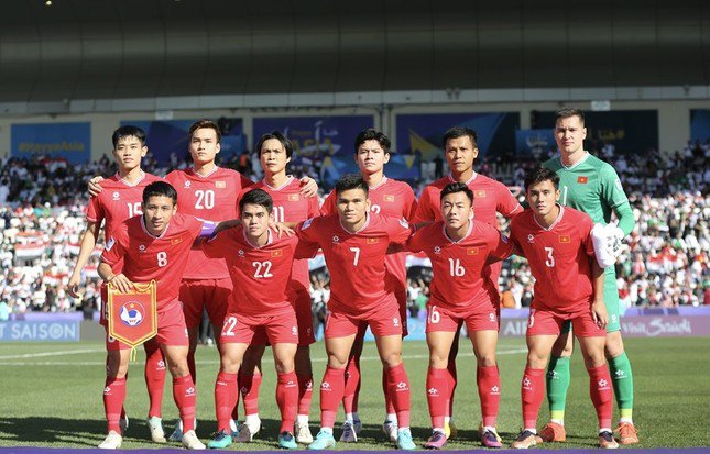 Đội tuyển Việt Nam bật khỏi tốp 100 thế giới