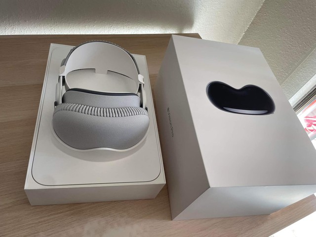 Apple Vision Pro đã có mặt ở một số cửa hàng tại Việt Nam