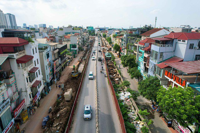 Dự án mở rộng đường Âu Cơ-Nghi Tàm đoạn từ nút giao khách sạn Thắng Lợi đến nút giao cầu Nhật Tân (thuộc dự án xây dựng cầu vượt nút giao đường An Dương-Thanh Niên giai đoạn 2) cũng là một trong những dự án trọng điểm chống ùn tắc của TP Hà Nội. Dự án này cũng đang bị chậm tiến độ.