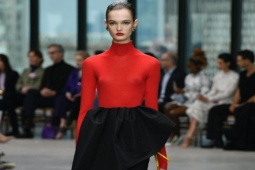 Thời trang - Bộ sưu tập Thu Đông 2024 của Carolina Herrera tôn vinh sức mạnh nữ tính