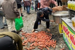 Tin tức trong ngày - Xúc xích vương vãi trên nền đất ở chùa Hương, Ban quản lý nói gì?