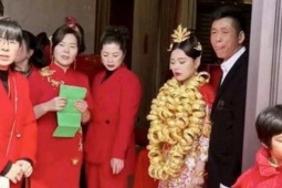Cô dâu đeo trăm chiếc vòng rồng phượng, dân mạng Trung Quốc choáng ngợp