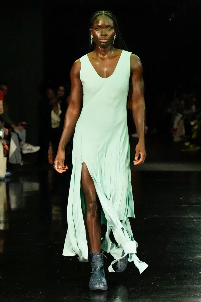 Khi phòng gym của phái đẹp được đưa lên sàn diễn thời trang - 11