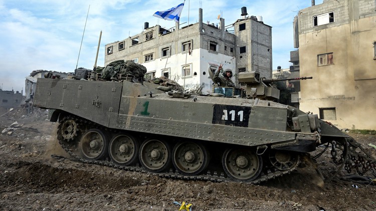 Xe tăng Israel ở Dải Gaza (ảnh: Reuters)