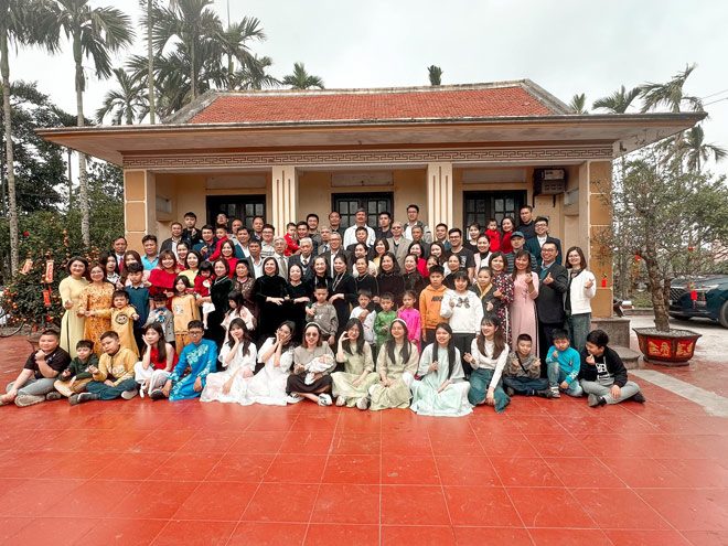 Đại gia đình 120 thành viên của Bùi Phương