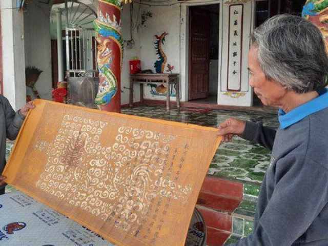 Tin tức trong ngày - Lưu giữ 2 sắc phong hơn 100 năm mới biết báu vật vua ban